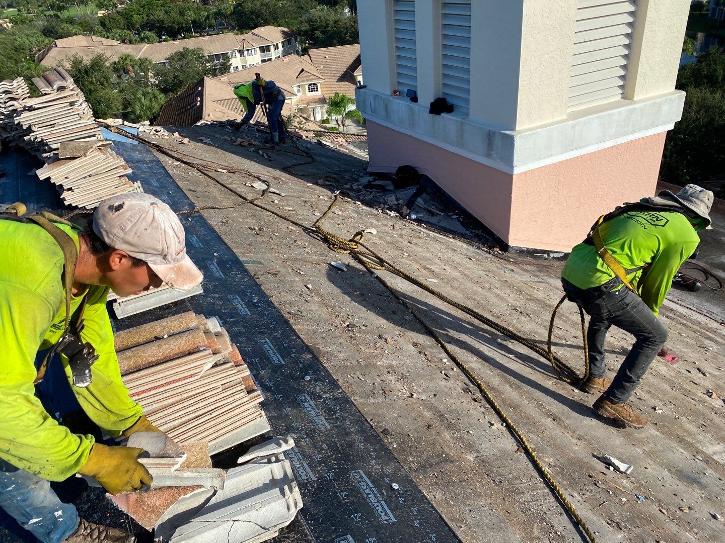 Sandpiper Bay Club waterside multifamily reroof image